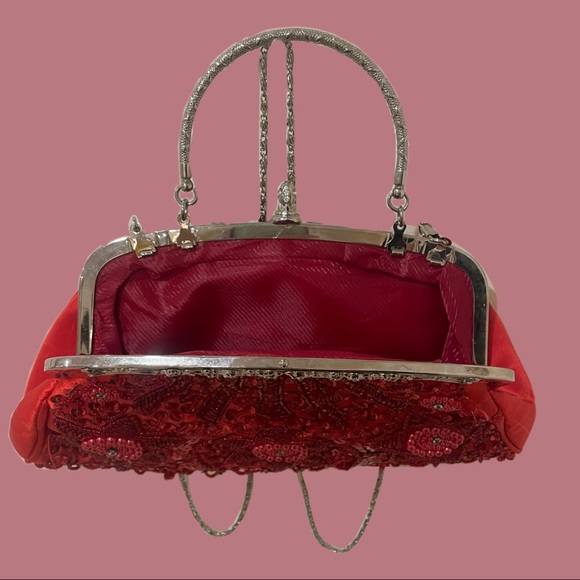 Red beaded clasp purse - Picture 3 of 3
